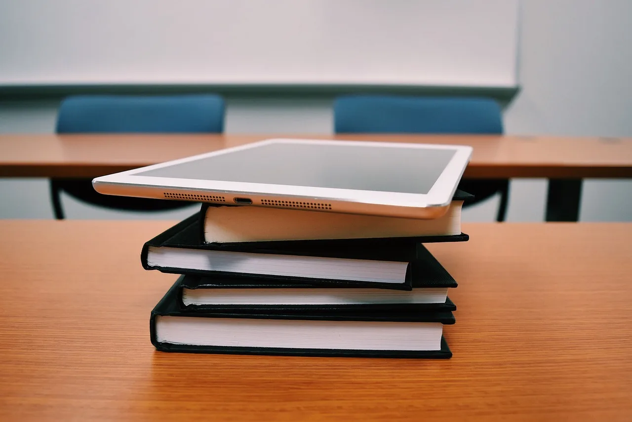 Inovação Educacional: Como a Tecnologia Está Reinventando o Ensino nas Salas de Aula