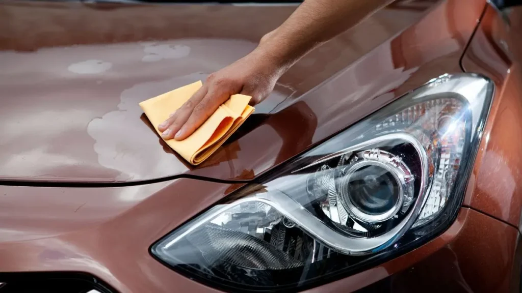 O que mancha lataria de carro