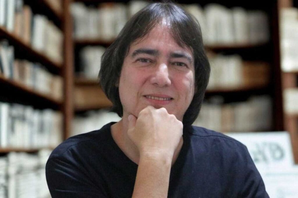 André Nakamura estreia na ficção com “Espíritos Vadios” e transforma o deboche em ferramenta literária