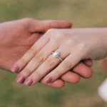 Limpar o anel de noivado em casa