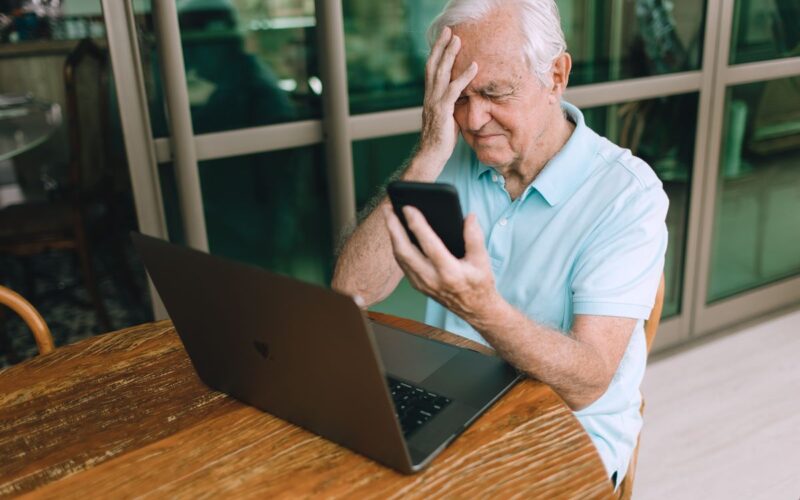 É seguro fazer empréstimo para aposentado pela internet?