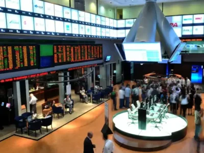 Bolsa abre atrasada e dólar sobe com Fed no radar