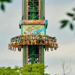 Atrações radicais para quem busca adrenalina no parque de diversão