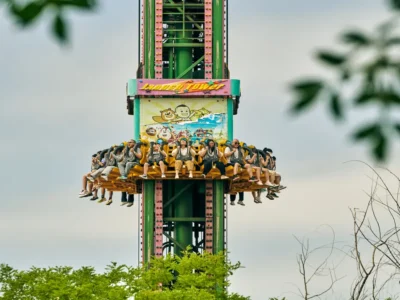 Atrações radicais para quem busca adrenalina no parque de diversão