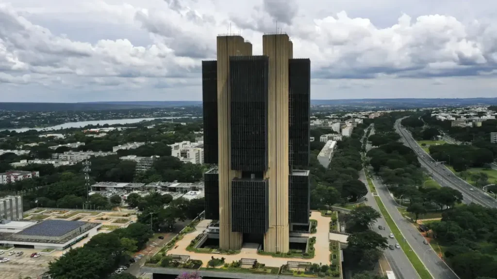Copom corta juros para 14% e Selic cai pela 4ª vez