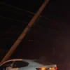 Carro bate em poste no Altiplano Leste e motorista não se fere
