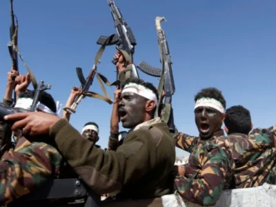 Ataque houthi a navio no Mar Vermelho deixa seis mortos